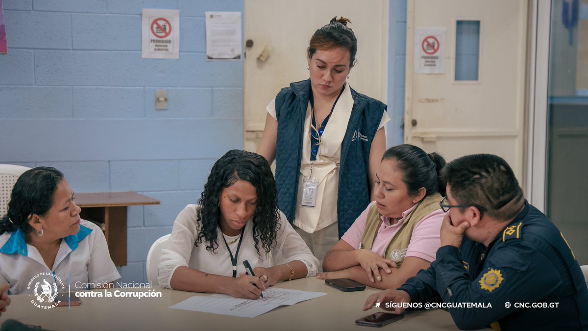 CNCguatemala's tweet photo. 🛣️ ¡Seguimos fortaleciendo el trabajo en los territorios!

✨ Como parte de la gira de Territorios con Integridad, llegamos a Zacapa, Chiquimula e Izabal. 

🫱🏽‍🫲🏼 Desarrollamos una nueva jornada de trabajo junto a representantes de instituciones del Organismo Ejecutivo con presencia en estos departamentos.

✅ Durante las distintas sesiones abordamos el rol de las y los servidores públicos en la implementación de los Sistemas de Integridad, los canales de denuncia y el Portal de Integridad Activa (PIA).

👥 Además, desarrollamos un taller que permitió a las y los participantes compartir aportes y experiencias desde la perspectiva de cada departamento en la prevención de la corrupción.  

#BitácoraCNC
