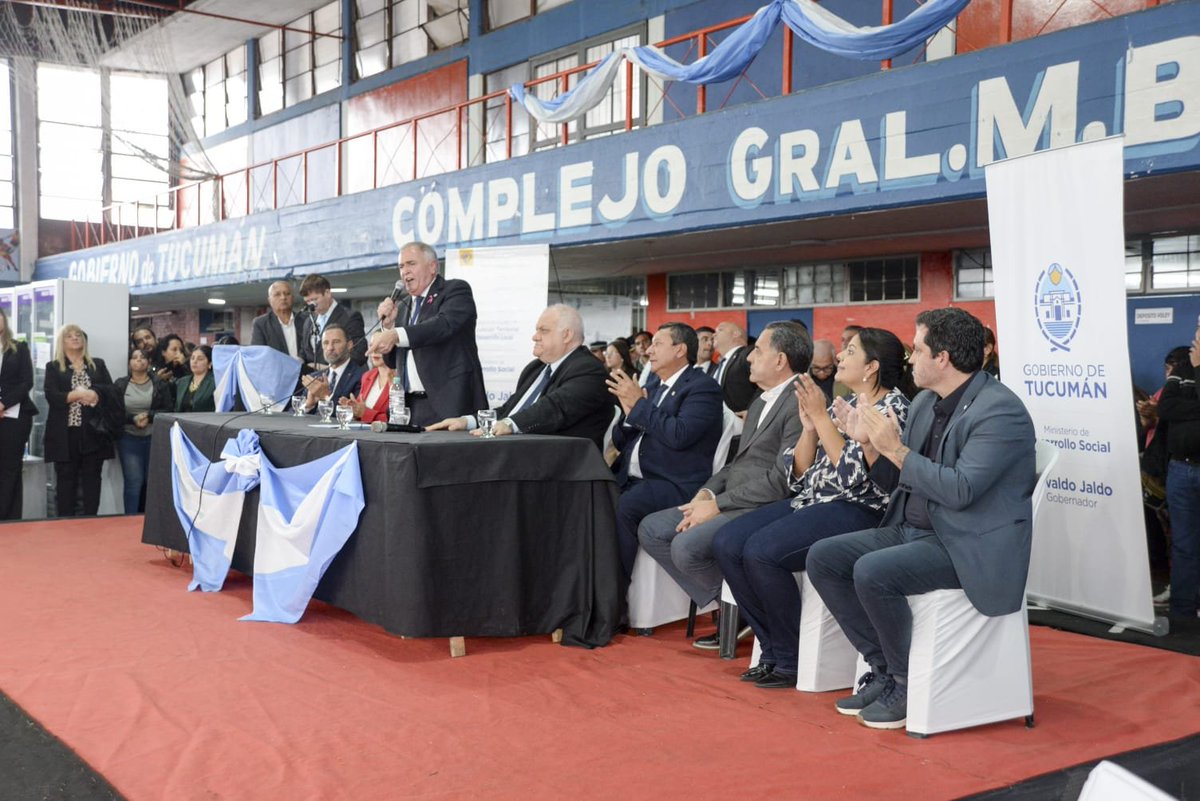 FEDEMASSOTUC's tweet photo. Con la conducción del Gobernador @OsvaldoJaldo y el equipo de @MDSTuc, demostramos que un Estado presente es el que crea oportunidades y dignifica a las familias a través del trabajo. 

#DesarrolloSocial #EmprendedoresTucumanos #EconomíaSocial #TrabajoTucumano #EstadoPresente https://t.co/FR9fEBAe0C