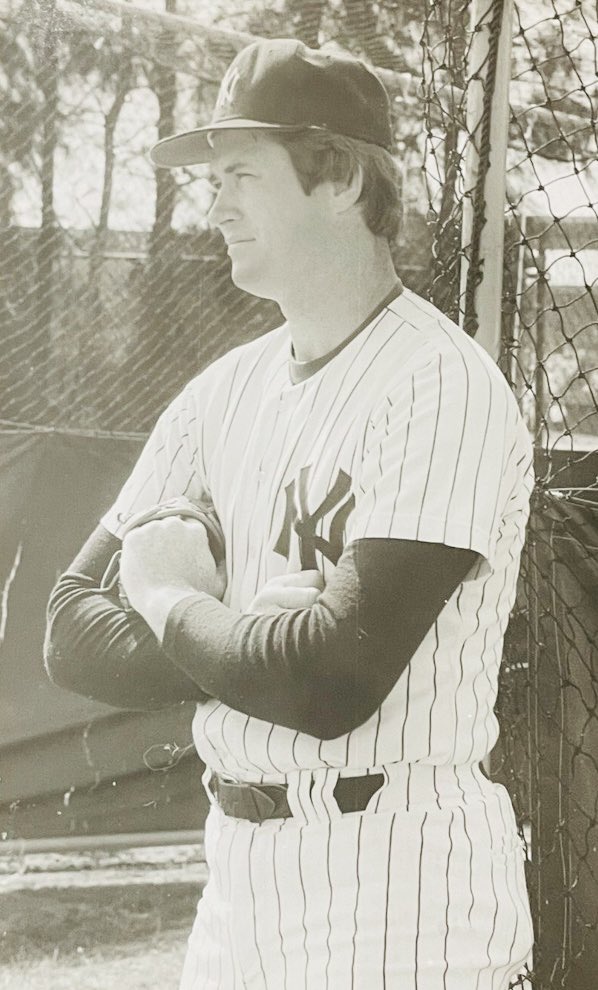 HarryHaris48861's tweet photo. Fran Healy played catcher for New York Yankees 1976 - 1978. World Series champion 1977, he threw out 59% of would be base stealers in 1976. Also played on Kansas City Royals, San Francisco Giants. Longtime announcer after retiring. #FranHealy #NewYorkYankees #Yankees #baseball ⚾️ https://t.co/OjlO6EHuHW
