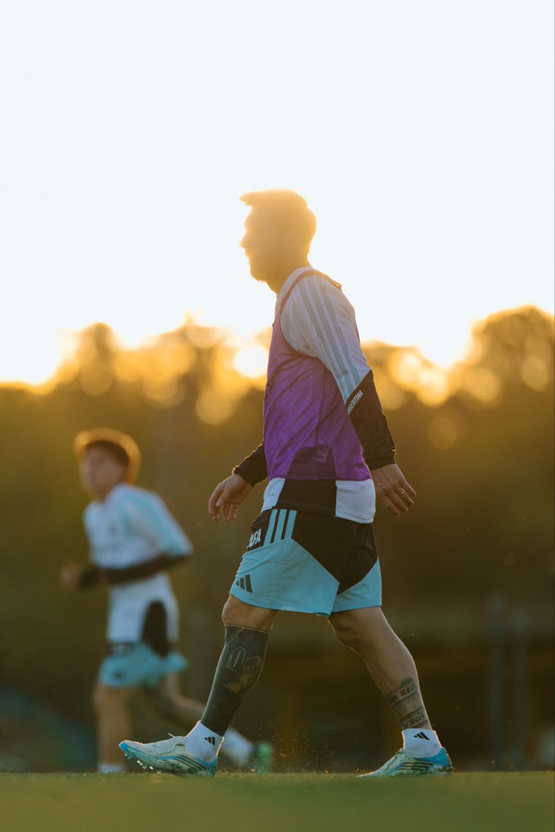 Argentina's tweet photo. #SelecciónMayor 🥹 Último entrenamiento en Ezeiza. https://t.co/4wrFRuBcZX