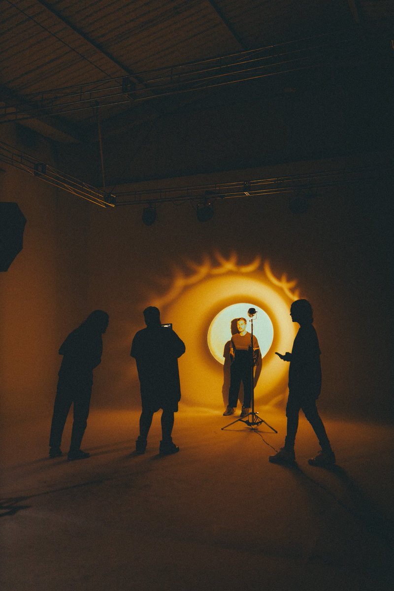 odeonsounds's tweet photo. Gostaram do clipe de ILUMINADO? 

Falta pouco pra gente anunciar novidades pra vocês. 🤔 https://t.co/sRVs5mW973