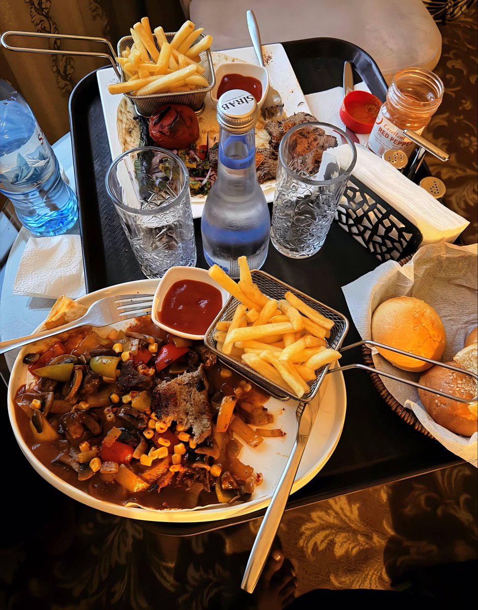 slotdaily's tweet photo. Y’all might not know but I’m a good cook 🙂.. like, really really good 😃 book me today plssss https://t.co/NDWkUgUI1l