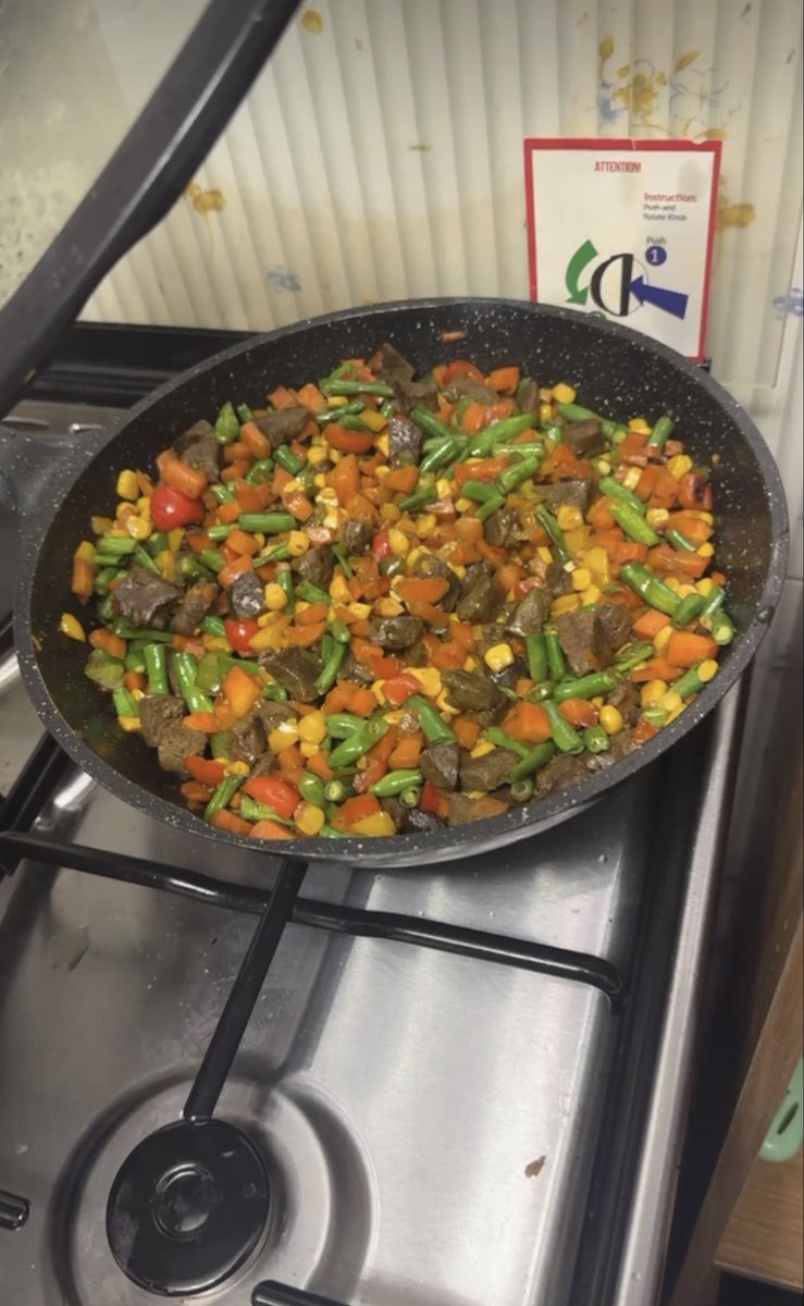 slotdaily's tweet photo. Y’all might not know but I’m a good cook 🙂.. like, really really good 😃 book me today plssss https://t.co/NDWkUgUI1l