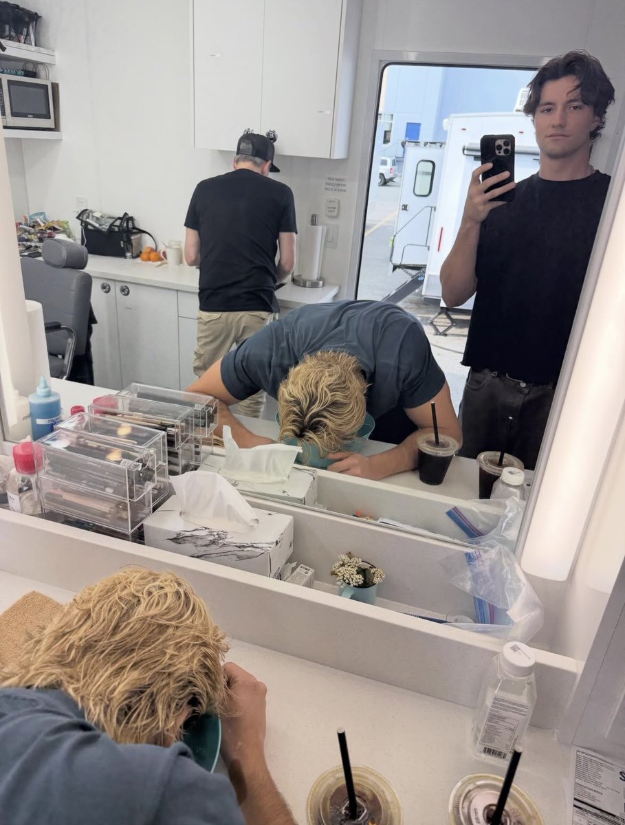 dianabellfort's tweet photo. Khobe just posted these pics from the filming of season 2!!! https://t.co/b7njmuvmi3