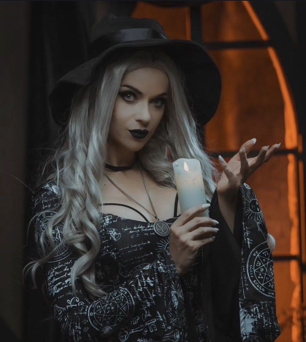 metalliphil's tweet photo. @ItsMeganRandom always knows how to bring the spooky spells w her gorgeous magic👌✨🪄🔥🔥🖤👏👏- loved this look so I had to sketch it a couple years ago  #drawing #magic #Halloween #witch https://t.co/JiBno7bOX9
