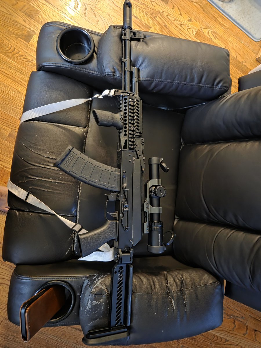 Gears24905's tweet photo. My Zenitco b33 finally came for ak74m, it was a pain in the ass to get it to fit to the handguard, had to hammer it in. Gonna take it to the gunsmith tomorrow for additional screws and to zero in my LPVO #akm #zenitco https://t.co/z65pxLFU7w