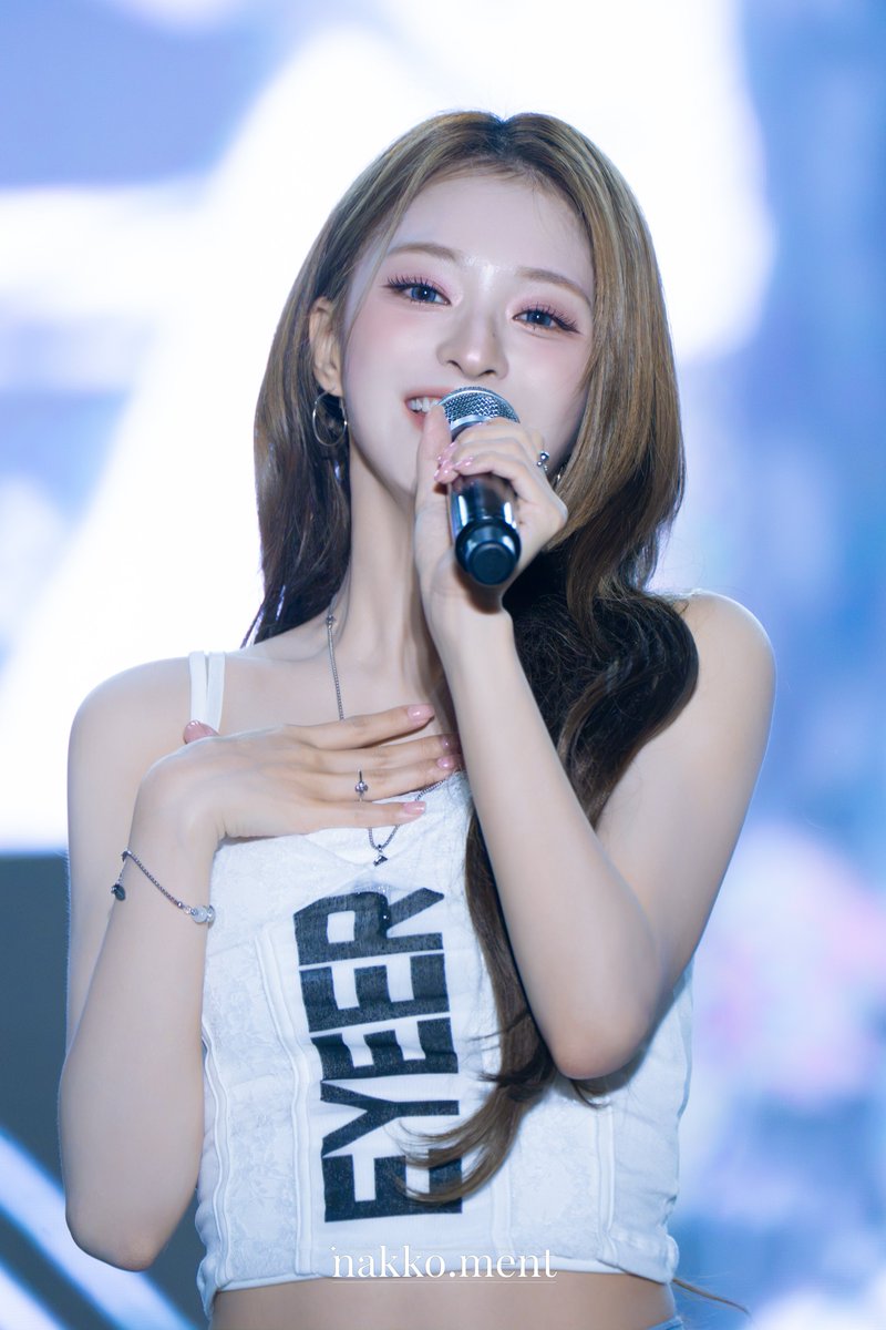 nakkoment's tweet photo. 260929 강남대 나경 HQ
#fromis_9 #프로미스나인 #이나경 #LEENAGYUNG https://t.co/7A0xLGOsc1