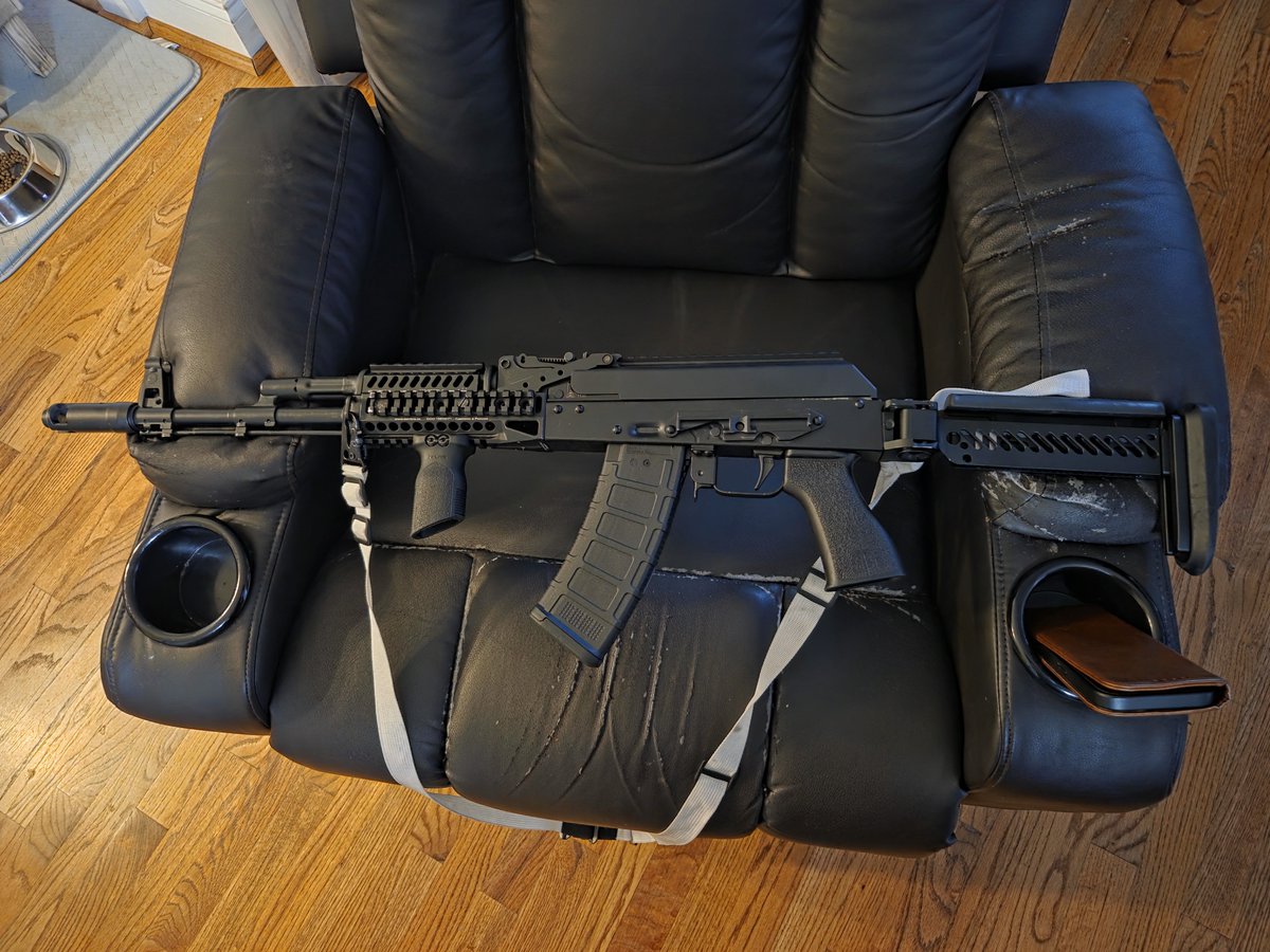 Gears24905's tweet photo. My Zenitco b33 finally came for ak74m, it was a pain in the ass to get it to fit to the handguard, had to hammer it in. Gonna take it to the gunsmith tomorrow for additional screws and to zero in my LPVO #akm #zenitco https://t.co/z65pxLFU7w