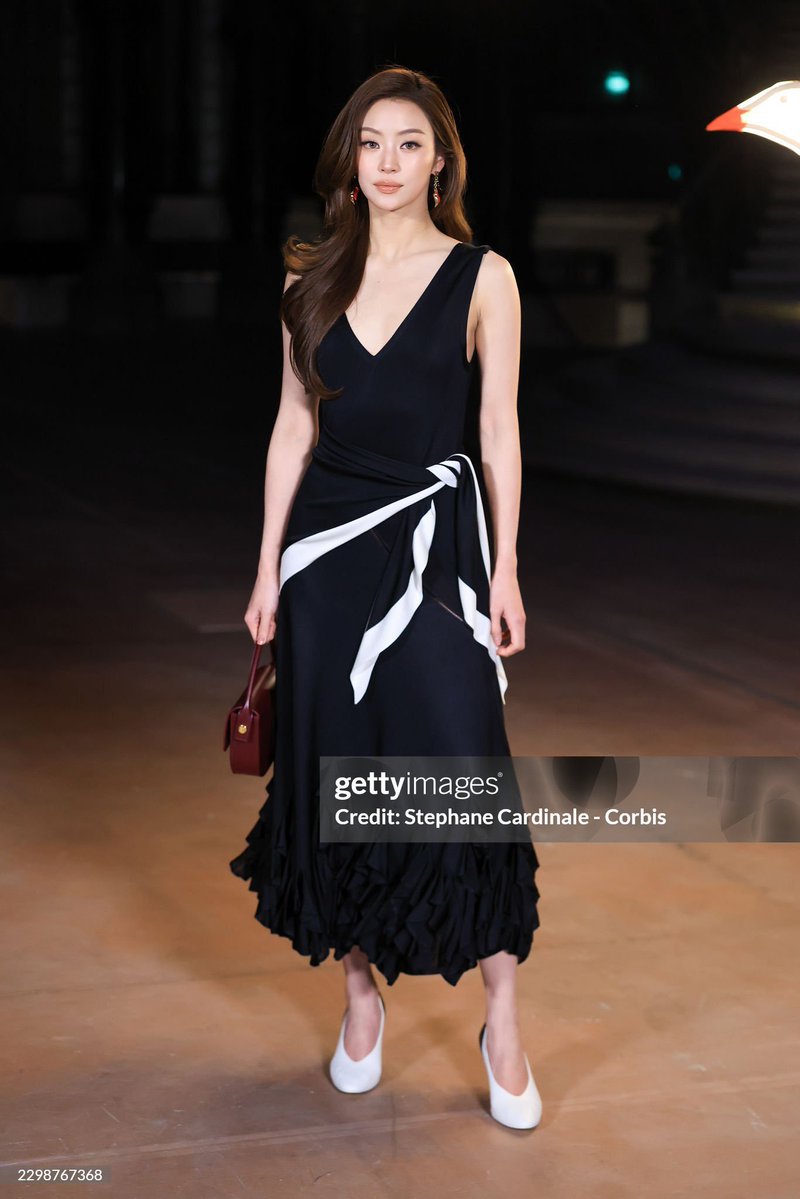 SeeYouCunana's tweet photo. GIVE HER THE GUINNESS WORLD RECORD TO THE MOST BEAUTIFUL PHOTO EVER TAKEN BY GETTYIMAGES IN HISTORY 🗣💕

#MiuNatsha @miunatshaa
#CHANELSS27xLenaMiu
#CHANELSpringSummer 
#CHANEL #PFW https://t.co/zakq7n7gmw