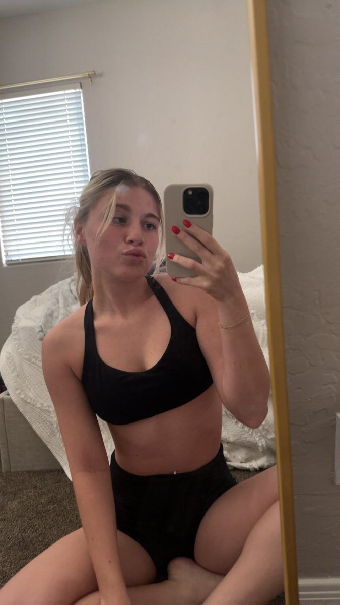 progoddesss's tweet photo. Looking for weak boys to humiliate in my girls group chat right now 😶‍🌫️😶‍🌫️ 

Findom Femdom telegram ForcedBi CBT CEI SPH sissy cuck cuckold humanATM Paypig Blackmail Humiliation Finsub Goddess joi https://t.co/LHV2AU5zE3