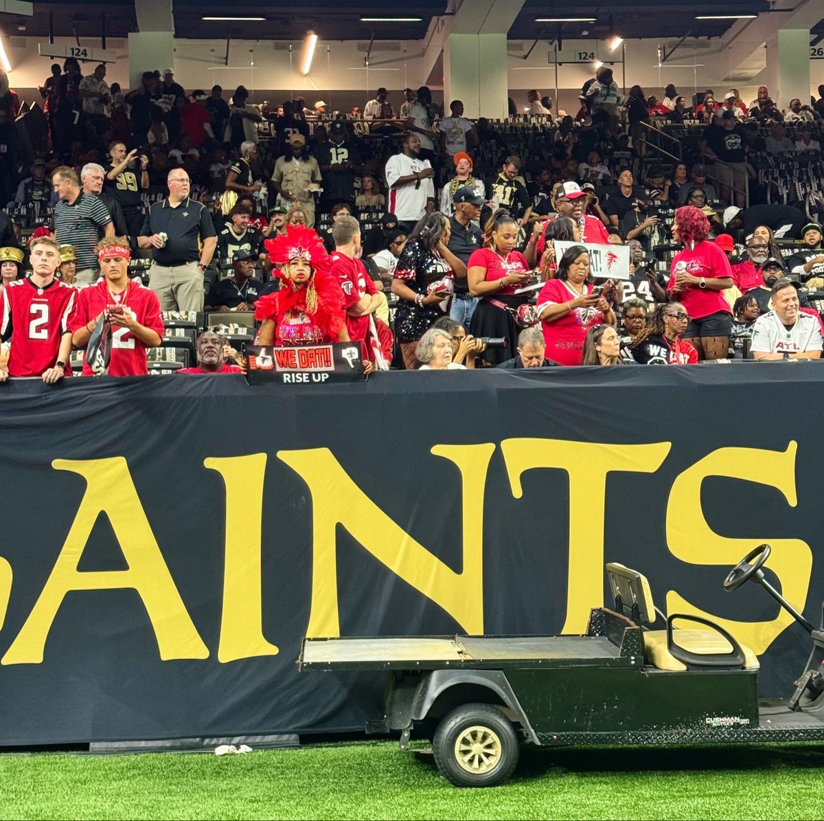 willmcfadden's tweet photo. Found a flock of Falcons fans. https://t.co/sacrCtNani