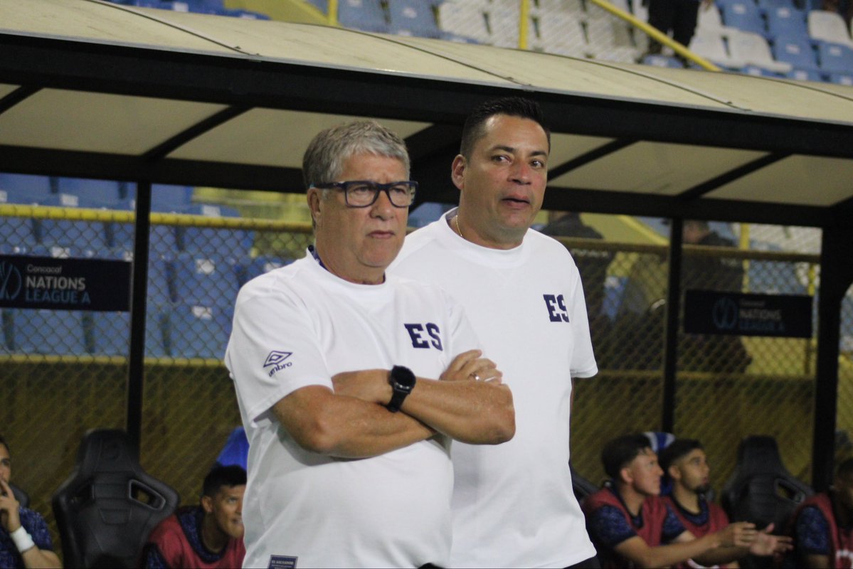 losexdelfutbol's tweet photo. 🚨 EL BOLILLO GÓMEZ CON EL SALVADOR EN TORNEOS OFICIALES:

🇸🇻 Último lugar en Copa Oro 
🇸🇻 Último lugar en Eliminatoria 
🇸🇻 ¿Último lugar en Nations League?😬

La Selecta desciende a la Liga B luego de empatar con Martinica ❌ https://t.co/4c5DlkzB0x
