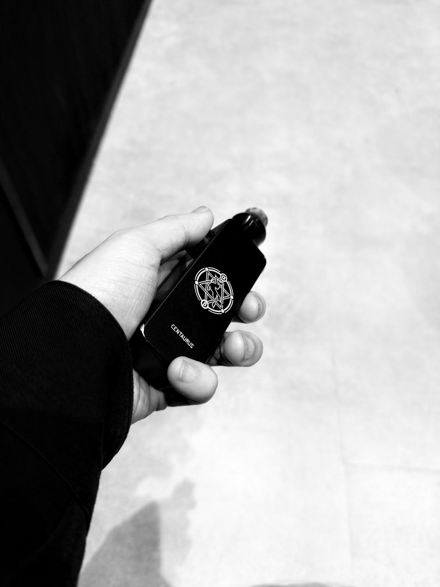 kyriexxx's tweet photo. さてと

#vape https://t.co/g855n8WLEW