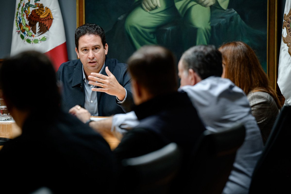 javierdiazglz's tweet photo. (2/2) Seguimos sumando esfuerzos para abrir más oportunidades para las y los saltillenses. #PorAmoraSaltillo #CoahuilaPaDelante https://t.co/bk7nfr3oBK
