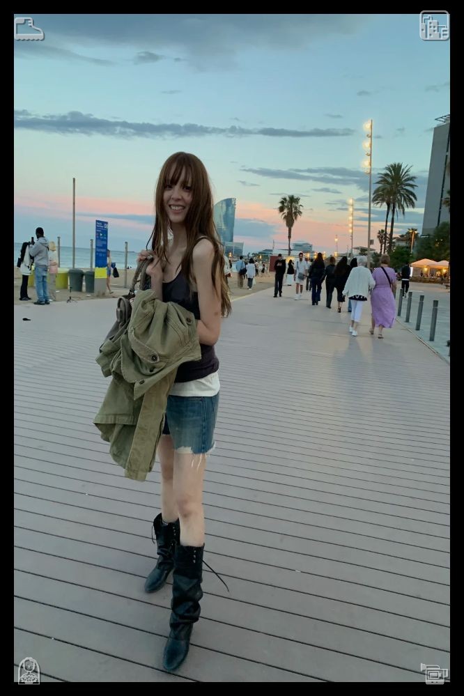 Bongs310's tweet photo. 🕸Cedar cookies Cedar, aromaWhen they got back to Portside, it was evening, and the sun was setting. They walked to the beach, Max trotting beside them, and sat down on their favorite spot near the rocks. They watched the sunset, the sky turning pink and orange, the o https://t.co/77ZDH6g1z2