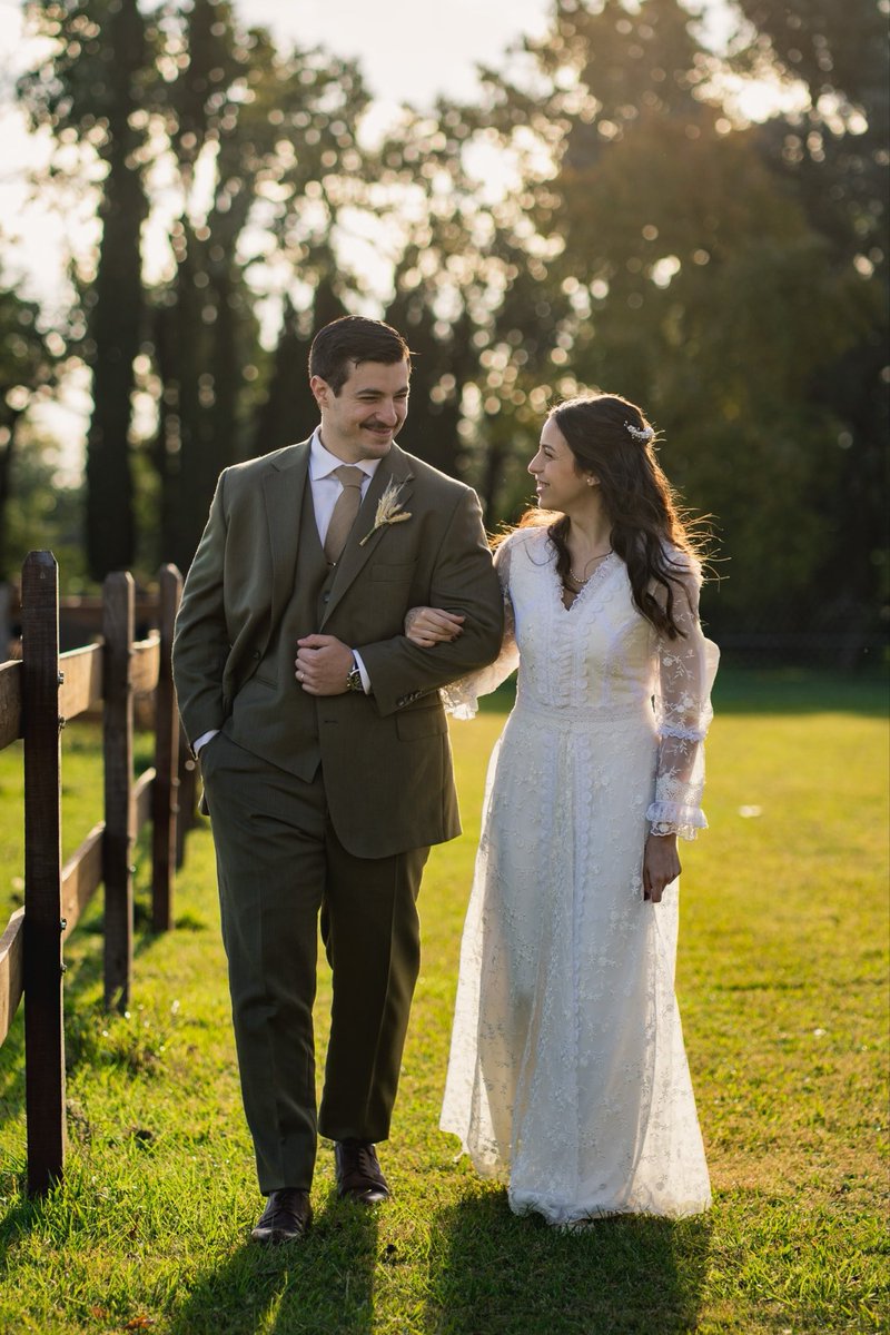 IatNacho's tweet photo. El traje lo eligió Sol

Yo no me hubiese animado a ir de verde. De hecho yo quería ir de negro pero le hice caso

El vestido también lo diseñó Sol.

En fin, haganle caso a la mujer en cuestiones de estética https://t.co/GToGHYLb9U