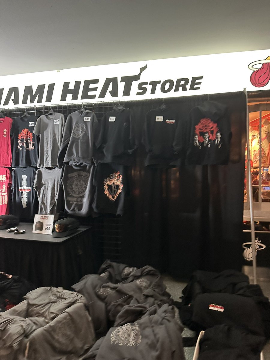 SparklyShoe's tweet photo. Jonas Brother’s Merch for Miami 2026 #jonasbrothers https://t.co/UEfbVzha3Q