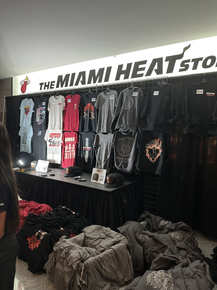SparklyShoe's tweet photo. Jonas Brother’s Merch for Miami 2026 #jonasbrothers https://t.co/UEfbVzha3Q