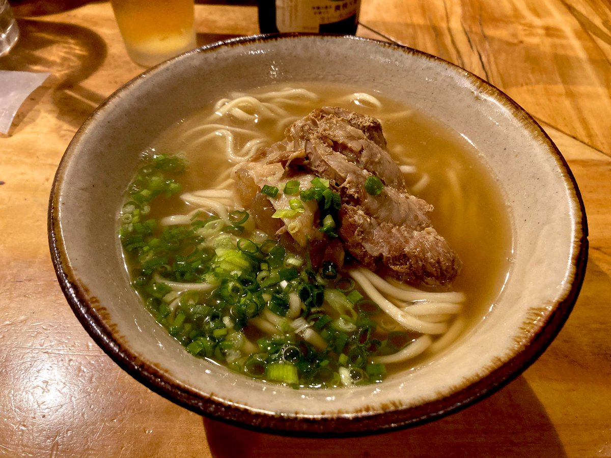soba_addiction's tweet photo. 間借り沖縄そば＠荻窪

軟骨ソーキそば 900円

寄港地という居酒屋のランチタイムに間借りで営業している沖縄そば屋さん。
土日は夜も？
トロトロのソーキが美味しかったです。
じゅーしーご飯も注文すれば良かった😌
ご馳走様でした🙏

#そば #蕎麦 #沖縄そば https://t.co/uGJFoMwRmF