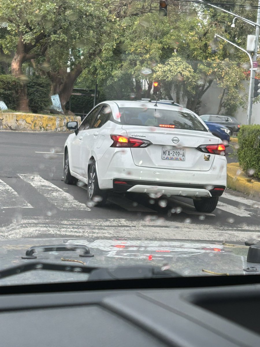 inakimanero's tweet photo. Hoy es el Día Internacional de la Educación Vial🛻🛴🚲🦽🚛🛸 y aquí mi amigo decidió festejarlo poniendo el ejemplo. ¡Cómo no! Hagámoslo famoso. @889Noticias @iHeartRadioMx https://t.co/jt3TtpMJLN