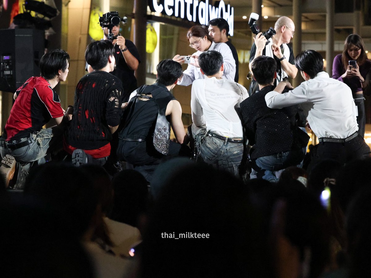 thai_milkteee's tweet photo. 05.10.2026
PIL FAN INTIMACY

2年毎に新しいシリーズが見れて、こんな素敵なイベントも開催してもらえるなんて、本当に幸せだなと改めて実感。いつも沢山の楽しいや幸せをありがとうございます🫶

#PoliceinLoveFanEXP
#หยิ่นวอร์ https://t.co/mBC3Bpbzg6