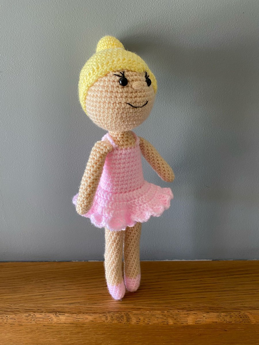 Tanyawarren's tweet photo. Have you got a dance crazy child in your family? How about having a little ballerina made for them? Great gift idea. You can pick hair and dress colour ๐
https://t.co/1WvDdxvk2o
#MHHSBD #smartsocial #CraftBizParty #UKMakers #giftidea https://t.co/AZ6WdcUvCJ