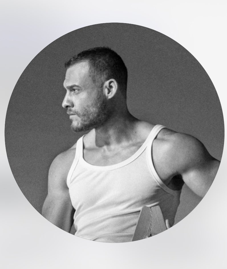 Vnia50926678's tweet photo. "I am no longer the same person I was five years ago."
                      KB

And he views this transformation as a natural part of life.

In a phase of constant reinvention, Kerem conveys the feeling that his journey is just beginning.

And is … he still have a lot to show us. 
This new photo has beautiful symbolism... and he is in a truly beautiful moment!

I loved it!!! ❤️

#KeremBürsin 
@KeremBursin