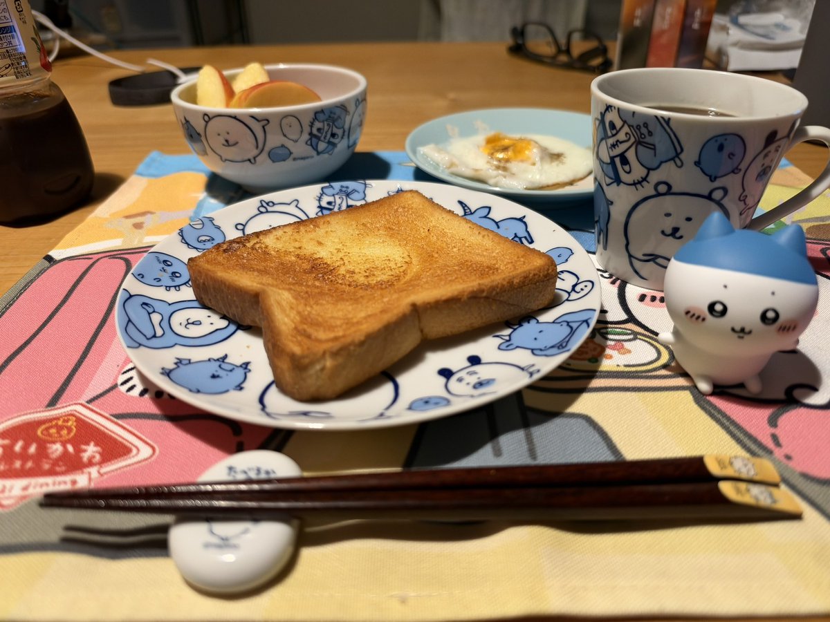 riotharuhi's tweet photo. おはようございます ❗️
朝ごはんをいただきます❗️ 

#ちいかわ #ハチワレ #うさぎ #朝ごはん https://t.co/aJGraq1EHG