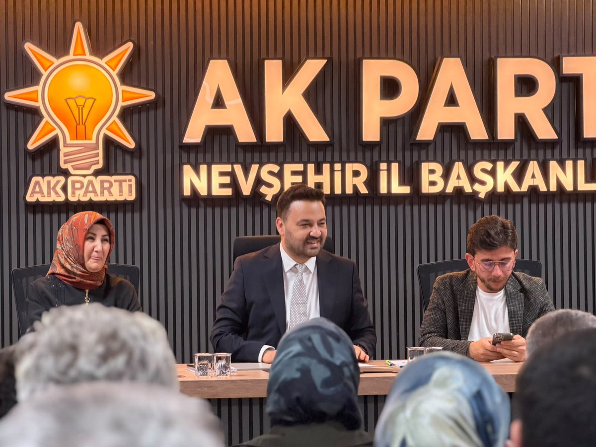 MFAygun's tweet photo. Haftalık Olağan İl Yönetim Kurulu Toplantımızı, kıymetli yol ve dava arkadaşlarımızla birlikte gerçekleştirdik.

Toplantımızda; şehrimizin gündemini, sahadaki çalışmalarımızı ve önümüzdeki dönemde hayata geçireceğimiz programları değerlendirdik, yol haritamız üzerine istişarelerde bulunduk.

Bizim için her toplantı, Nevşehir’imize daha fazla hizmet etmenin, hemşehrilerimizle daha güçlü bağlar kurmanın ve teşkilatımızın sahadaki gücünü artırmanın yeni bir adımıdır.

Birlikte düşünüyor, birlikte karar veriyor, birlikte çalışıyoruz.

Toplantımızın Nevşehir’imiz, teşkilatımız ve davamız için hayırlara vesile olmasını diliyorum.