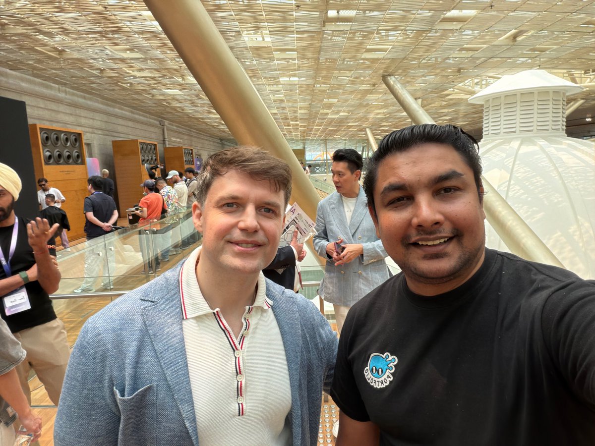 vaibhavvali's tweet photo. What a legendary day! Ups and downs and this is just the first official day of #token2049 #tokenweek https://t.co/qIcA3bQU2d
