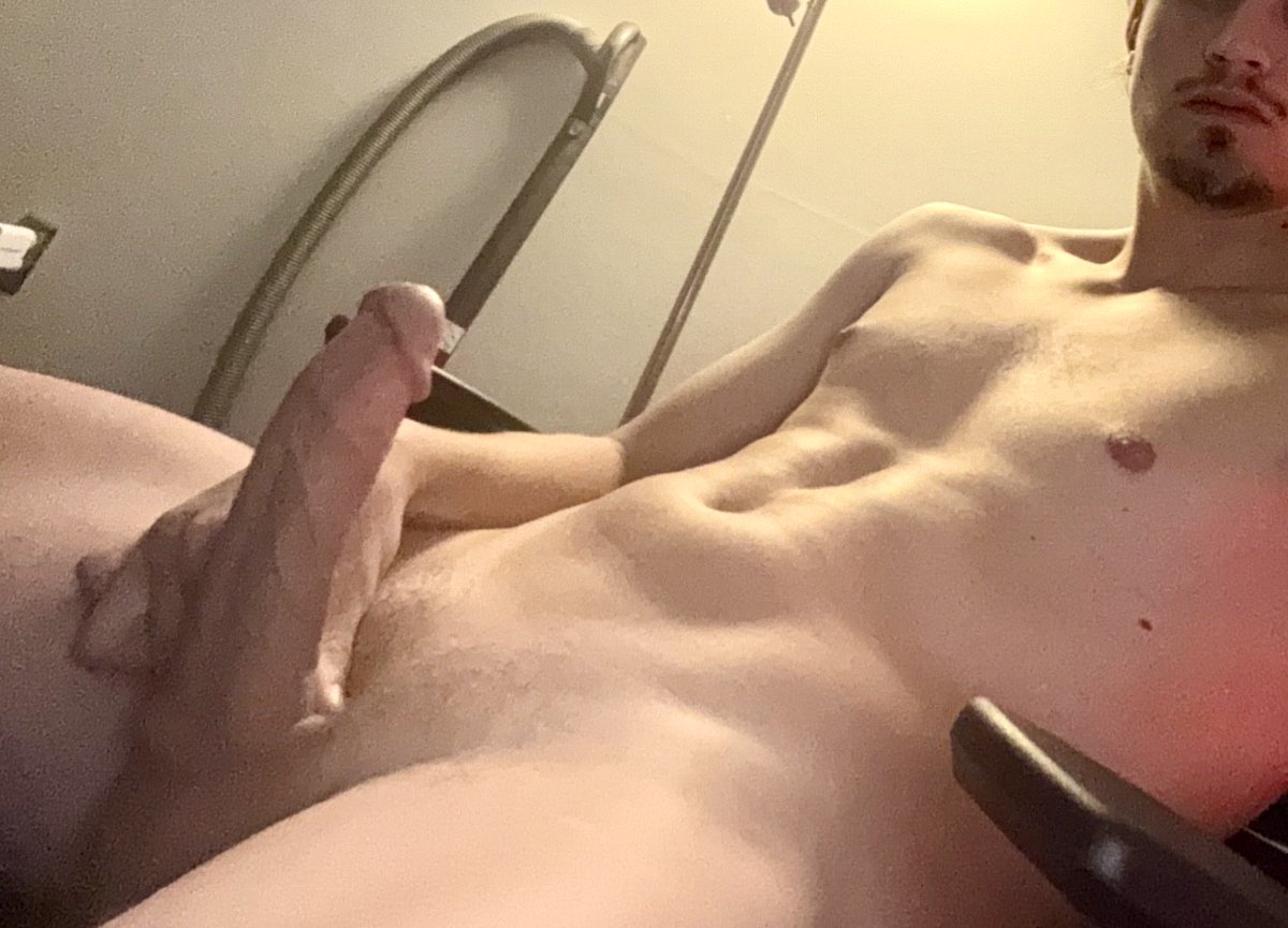 thvck69's tweet photo. Need a pretty moot to come sit on my lap😌

#nsfwtwt #nsfw #bwc #dick #abs #dmsopen https://t.co/fBlhnBLD7u