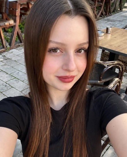 zeyokktay's tweet photo. Böyle bir aileden ancak böyle bir çocuk çıkması şaşırtıcı değil. İnsan, yaptığı şeylerden utanıp susmak yerine hâlâ kendini haklı çıkarmaya çalışıyorsa, ortada savunulacak bir şey değil, sadece daha da utanç verici bir tablo vardır.
#UNUTMAUNUTTURMA https://t.co/OK0GGm1ear