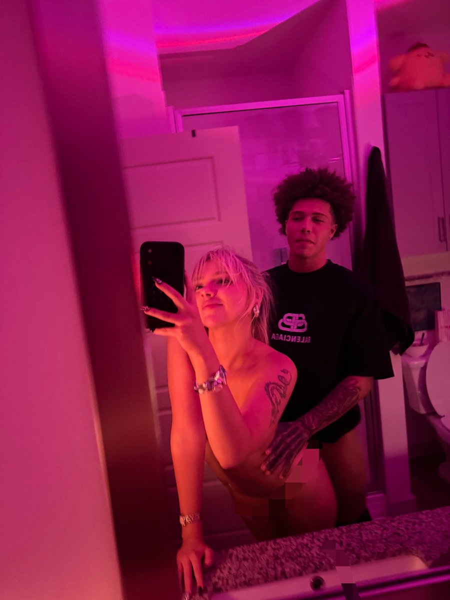 stattyxemmy's tweet photo. She took so much from the back 😅 https://t.co/pKH1c81Nmj https://t.co/aFH1pFCZ05