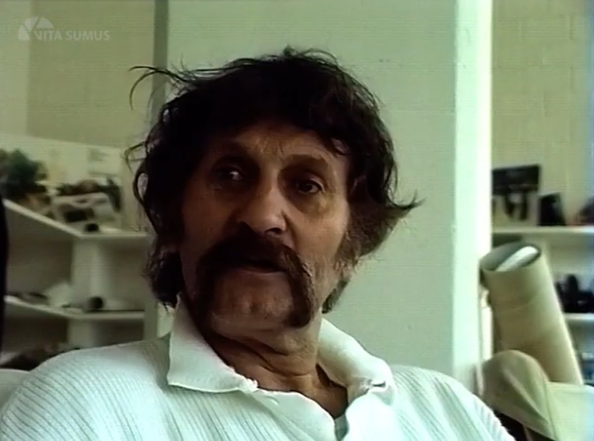 Cultobjects's tweet photo. Luigi Colani German designer filmed in Bern in his workshop featuring models of aerodynamic aircraft, submarines, and cars. Luigi Colani was interviewed and filmed by Philippe Nicolet on 20 July 1989
Vita Sumus preserves interviews with influential figures
https://t.co/q15SX5OF4h https://t.co/lJxITmyOgz