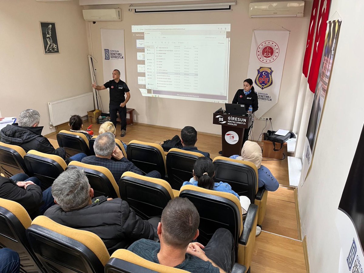GiresunDsm's tweet photo. Eğitim ve iyileştirme faaliyetleri kapsamında, AFAD Eğitim Şube Müdürü Göksel Elifoğlu tarafından yükümlülülere yönelik “Afetle Mücadele Eğitimi�� gerçekleştirildi.
#cte
#DenetimliSerbestlik https://t.co/HNYIKiIiUl