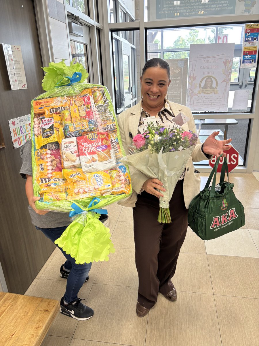 PtaRidge's tweet photo. ππ Happy National Principals Month to our courageous leader, Ms. Simmons! πΎ
Thank you for your vision, dedication, and commitment to helping our #CubCommUNITY grow and succeed. RCE is grateful for your leadership, and we appreciate all you do! ππ½ #RCEPTA https://t.co/TmMg80f3WK