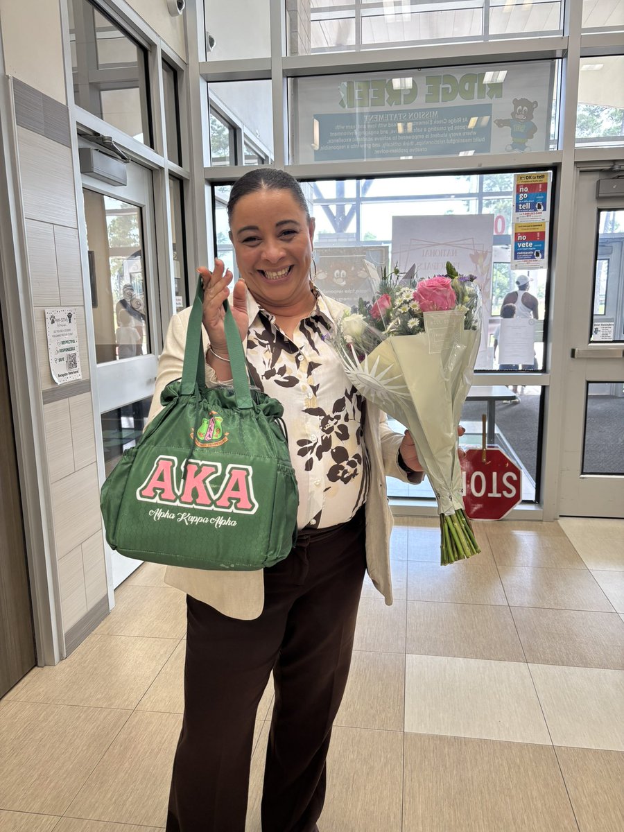 PtaRidge's tweet photo. ππ Happy National Principals Month to our courageous leader, Ms. Simmons! πΎ
Thank you for your vision, dedication, and commitment to helping our #CubCommUNITY grow and succeed. RCE is grateful for your leadership, and we appreciate all you do! ππ½ #RCEPTA https://t.co/TmMg80f3WK