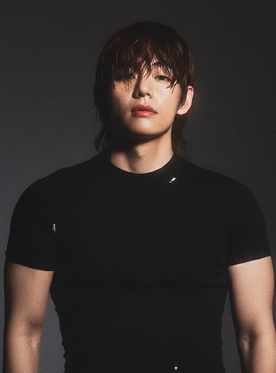 theVdiva's tweet photo. seeing how massive his shoulders and chest are makes me go insane every damn time https://t.co/uaJkVWmPtY