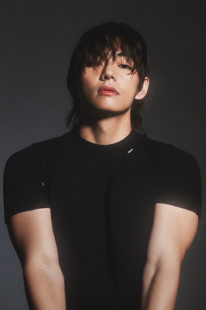 theVdiva's tweet photo. seeing how massive his shoulders and chest are makes me go insane every damn time https://t.co/uaJkVWmPtY