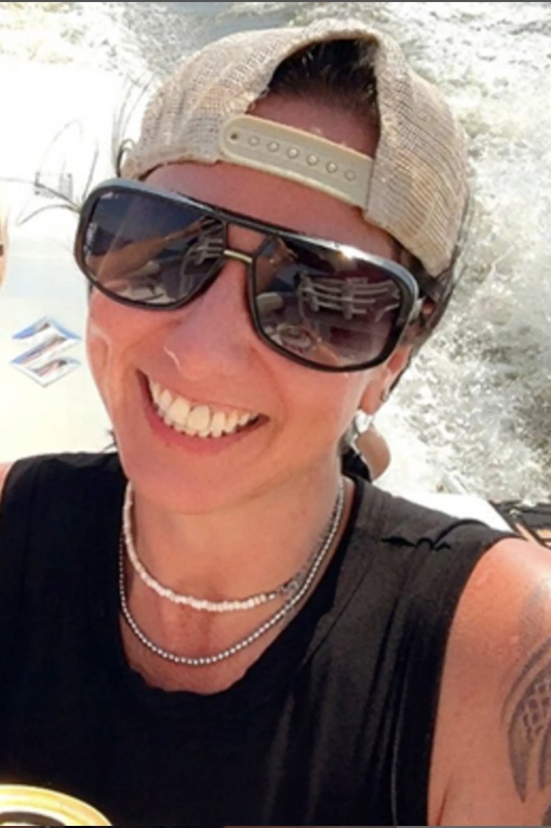 BreannaMorello's tweet photo. 🚨CREEP ALERT🚨

A Maryland bartender allegedly took off her pants and began masturbating on an American Airlines flight when she was flying to Miami.

According to a filing, Katy Inzer “remove(d) her pants and began to actively masturbate while making inappropriate sounds."

When police confronted Inzer in Florida, they smelled and witnessed,  “a strong odor of alcohol beverage and bloodshot eyes."

I thought I had it bad, apparently all the creeps fly American Airlines.

DOCUMENT CREDIT: The Smoking Gun