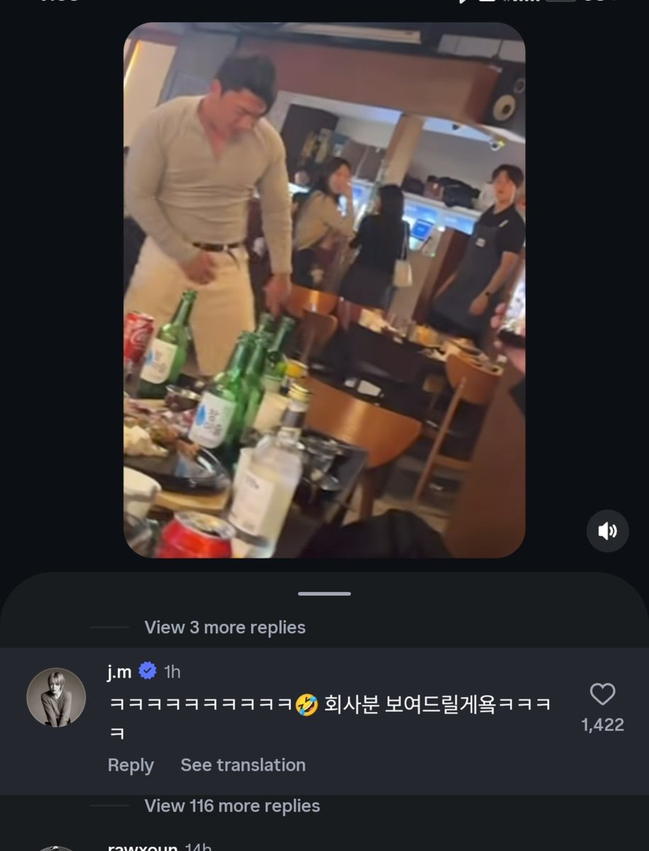 sawok_2min's tweet photo. #JIMIN คอมเมนต์ใน Instagram 

🐥: “ฮ่าๆๆๆๆ 🤣 เดี๋ยวฉันจะเอาอันนี้ไปให้พนักงานที่บริษัทดู ฮ่าๆๆๆ”
https://t.co/Lz79d0ucwE