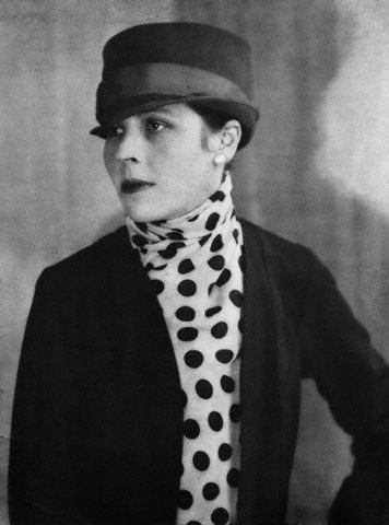 ladielabrys2's tweet photo. I think part of why so many bisexual women don’t want to identify as bisexual is because they have little to no representation and feel that bisexuality is an invalid sexuality or identity, or that their attraction to women is inherently lesser.

So here are four very fascinating and cool bisexual women of history who are known for their exciting lives and dalliances with other women.
Josephine Baker was an actress, singer, exotic dancer and successful spy for the French Resistance against the Nazis, she had a pet cheetah, and adopted 12 children from around the world. She is also the first American woman to get a receive a military funeral in France.

Djuna Barnes was a journalist, writer, artist and novelist known for her groundbreaking book Nightwood, known for one of the earliest depictions of the then underground bohemian community and LGB community in literature (then known as the Demi-Monde, or twilight world). She is known for an affair with Lesbian heiress Natalie Clifford Barney and a long relationship with lesbian photographer Thelma Wood, which relationship is heavily portrayed in Nightwood.

Bessie Smith was blues singer who was well known for her relationships with the other bisexual and lesbian women of the Harlem Renaissance. One of her more notorious stories includes her good friend and fellow black bisexual blues singer Ma Rainey who was arrested after being  busted for having an all-female sex party in her apartment, to which Bessie bailed her out for.

Tallulah Bankhead was an American actress known for her many relationships with other women actresses and singers like Greta Garbo, Marlene Dietrich, Billie Holliday and Hattie McDaniel. She is known for referring to herself as “ambisextrous” and lived out her later years loudly advocating for civil rights and rallying against segregation.