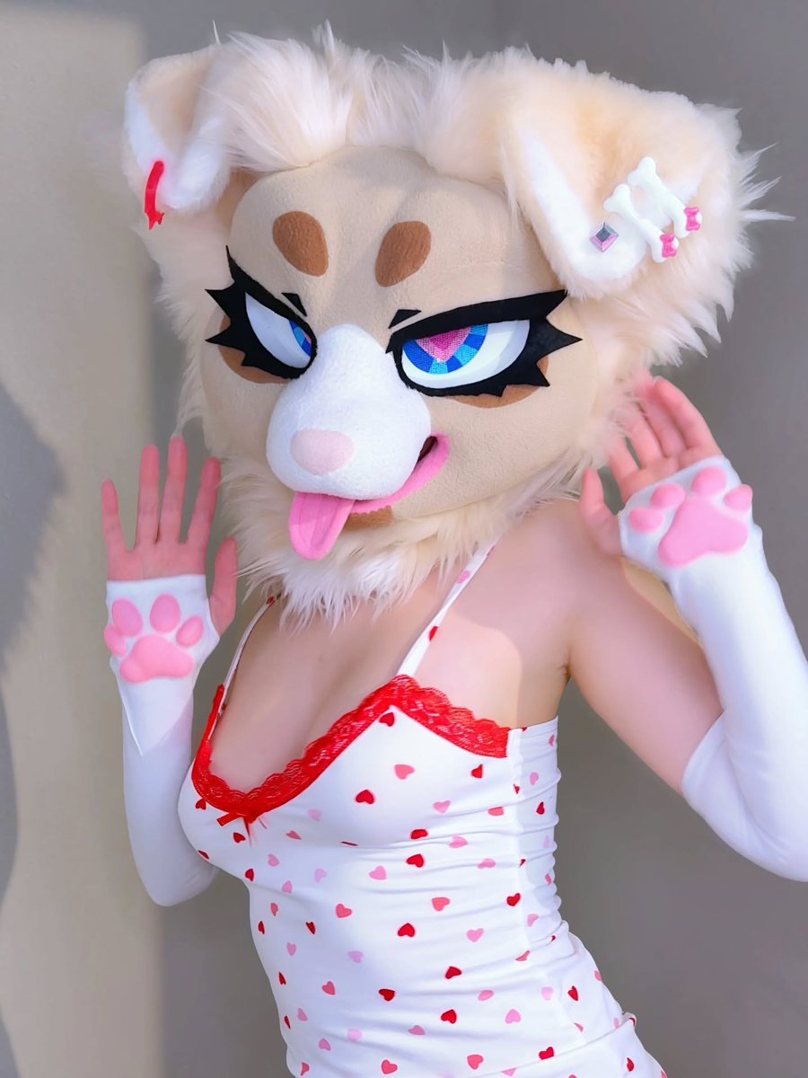 roseyrufan's tweet photo. feeling pretty in this one 🩷

#furry #fursuit #fyp #cute #furrygirl #headfur https://t.co/jb01VEwr3f