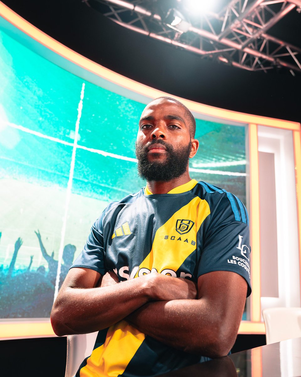NationalZone_'s tweet photo. YOUSSOUF M'CHANGAMA REJOINT LE SC AUBAGNE AIR BEL ! ✍️💙💛

Après une parenthèse d'une saison à Al-Batin en Arabie Saoudite, l'international comorien pose ses valises à Aubagne où il arrive en patron pour guider une équipe à la peine. 🇸🇦🇰🇲

🗞️ @Scaabofficiel https://t.co/kLFtOWHtNw
