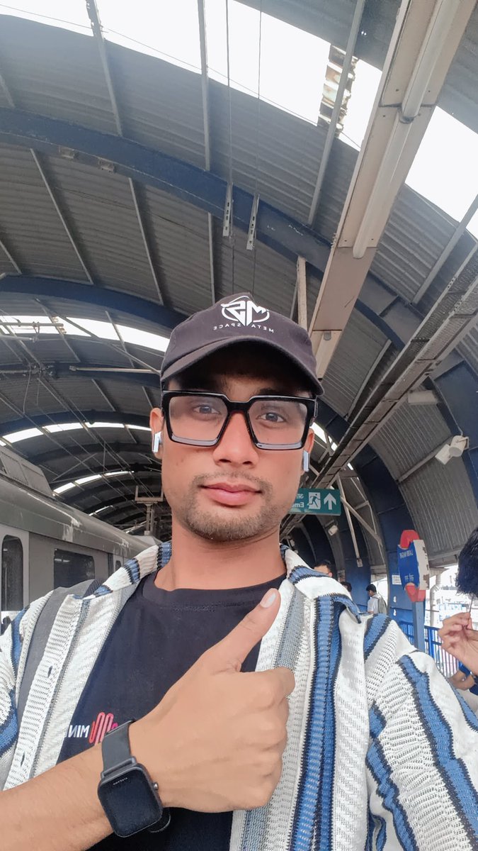4302Arvind74503's tweet photo. Everyone says: Work on your personality in college."

I agree. But here's what they don't say:

I'm from a middle-class background. When I landed in Delhi, I didn't even understand what personality development meant. Many of my DU friends were in the same boat. Tight finances. https://t.co/2gU01TubWy
