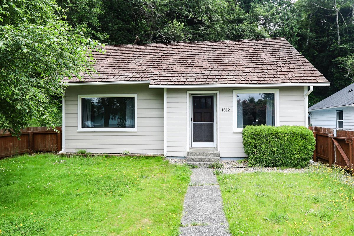 GreningerHarley's tweet photo. The house of a lifetime! 2 bed, 1 bath, and a whole lot of interesting details.

#PremierRealty #AberdeenWA #RealEstate #Graysharbor https://t.co/gJt6NwBkG1