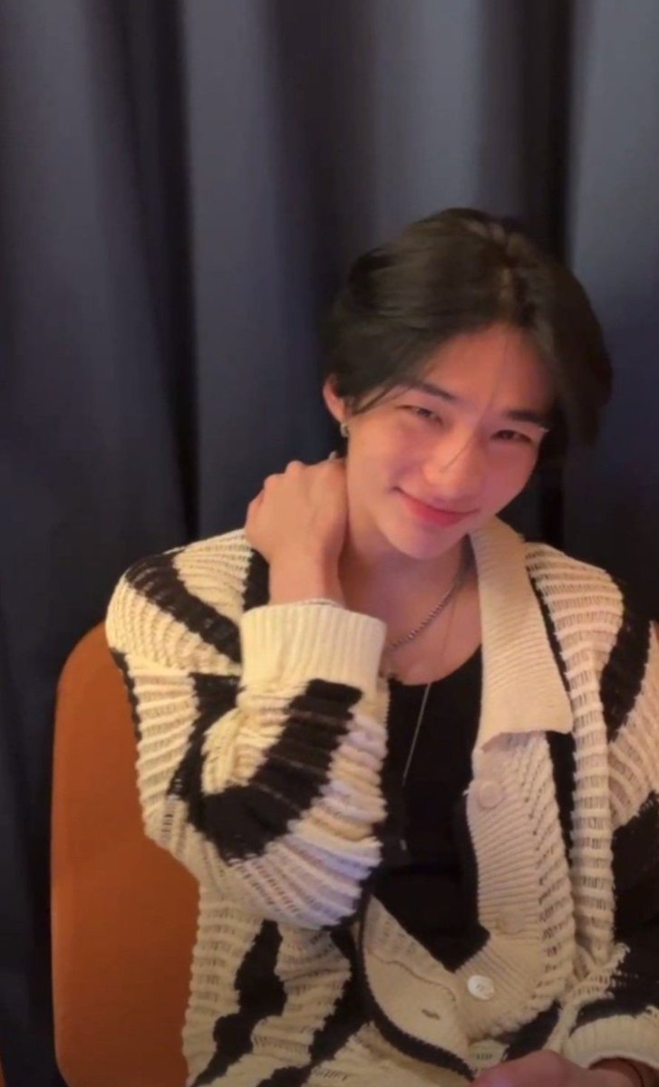 hyunecafe's tweet photo. he has the prettiest and sweetest smile https://t.co/QJZEY0xbKP