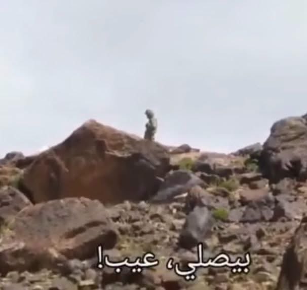 AhmedE44846's tweet photo. انصار الله في الحرب دي قدمو نموذج تمثيل محترم للدين الاسلامي عكس تجار الدين ال ضدهم ال قدمو نموذج حقير لا يمت للاسلام ب اي صلة 

الفرق واضح بين الصورتين https://t.co/ykop5NzJPg