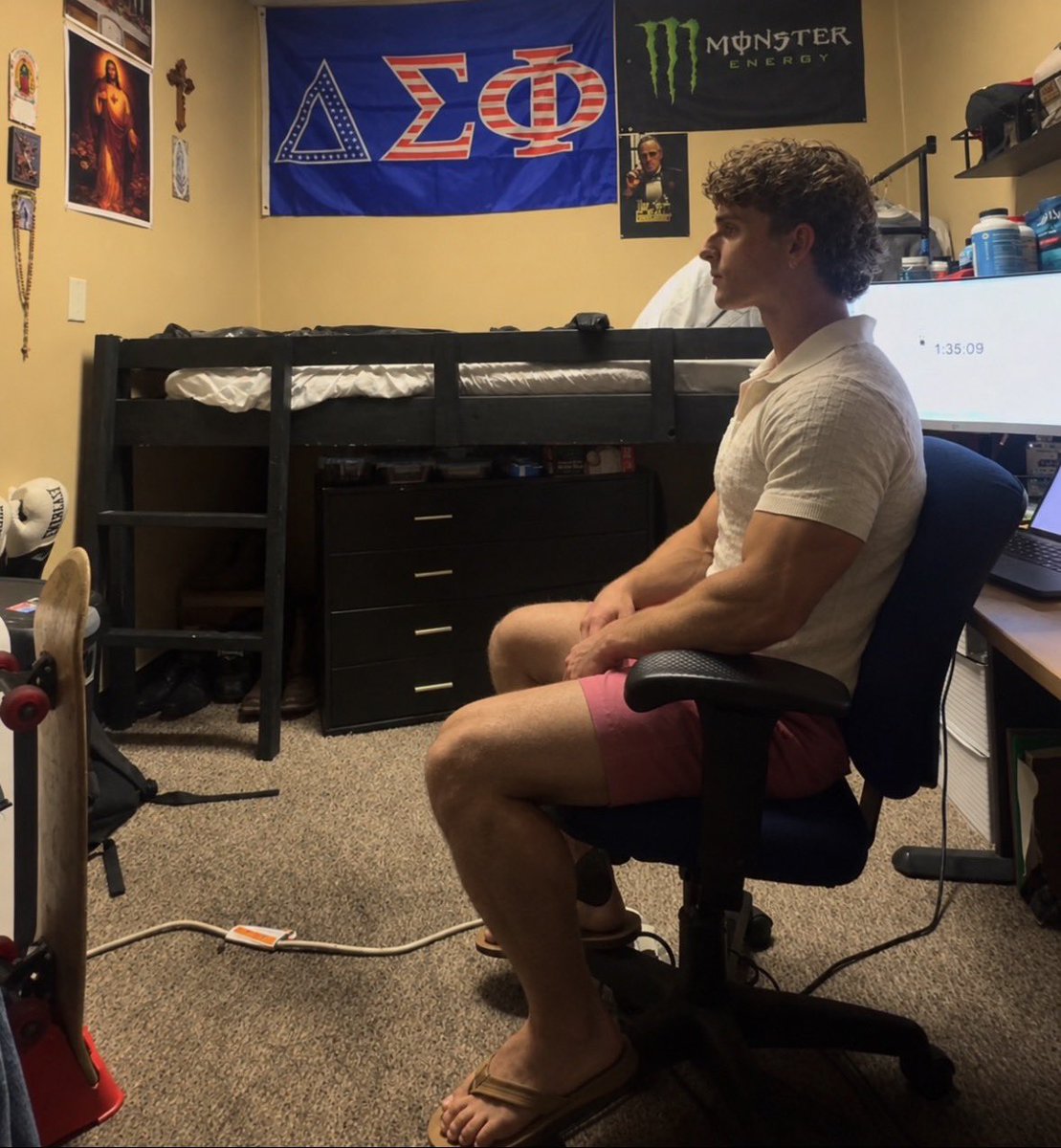 str8boyworship's tweet photo. Frat bros deserve hømo servants https://t.co/TSm8CeE522