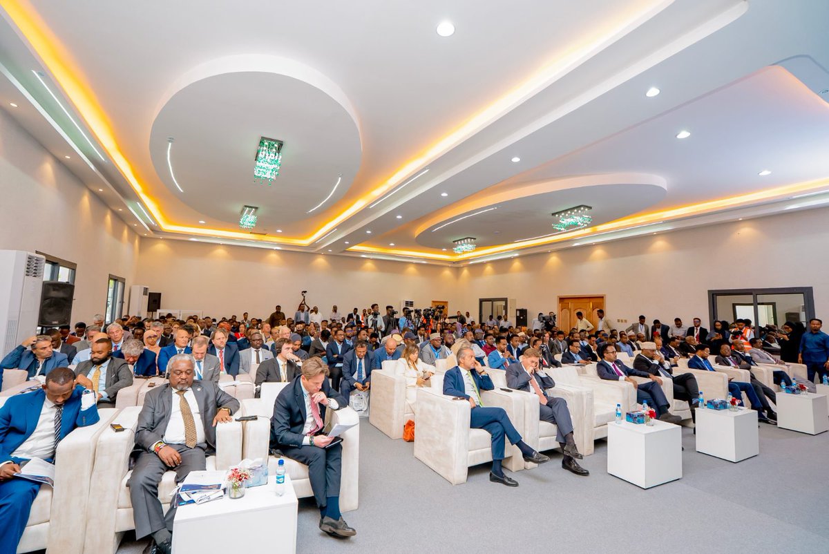mocisom's tweet photo. @SalahJama @AmbGamal @EU_in_Somalia 2/3. The Forum brought together government, businesses, diplomats, investors and partners to explore Somalia’s trade and investment potential. 

Somali products &amp; opportunities were showcased across priority sectors, connecting Somali enterprises with over 40 European companies. https://t.co/9QRfKavCm3